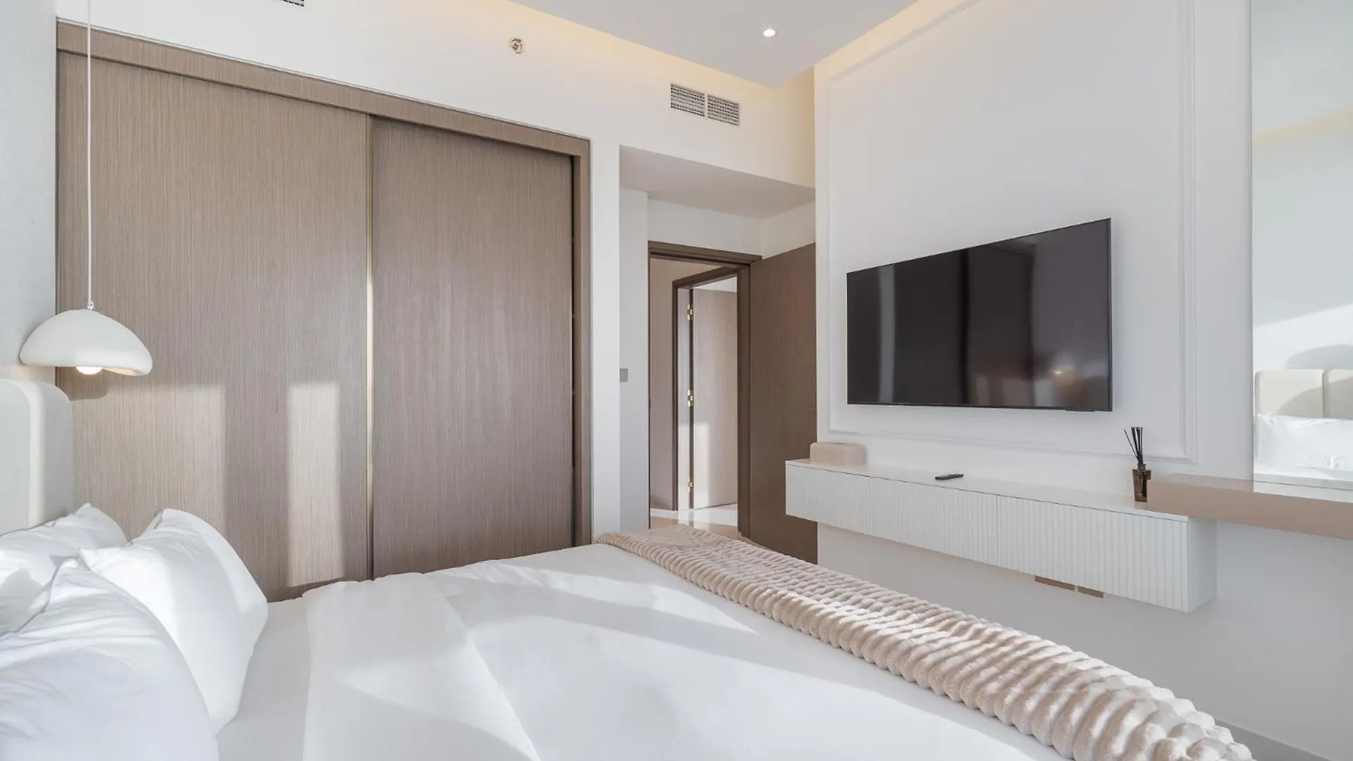Grand Bleu I Private Beach I Palm Jumeirah, Sea & Sky Views I Infinity Pool I Ps5 I By Skyline Serenity Dubaj 0*,