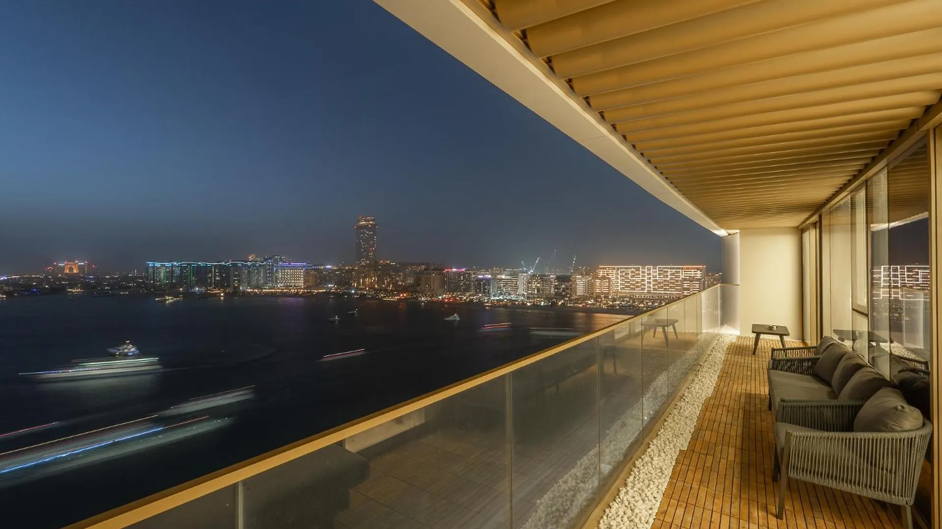 Grand Bleu I Private Beach I Palm Jumeirah, Sea & Sky Views I Infinity Pool I Ps5 I By Skyline Serenity Dubaj 0*,  Spojené arabské emiráty