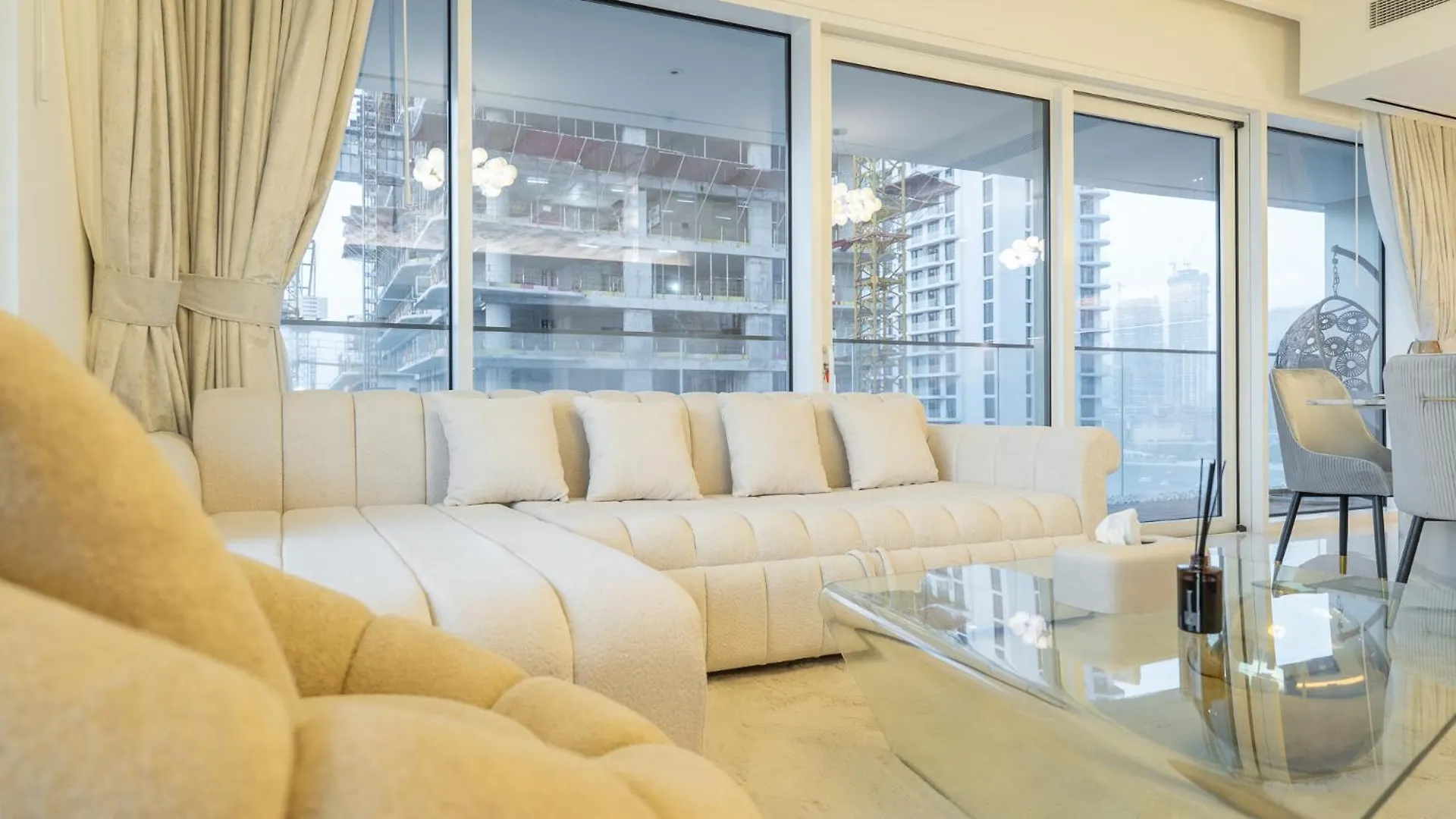 Apartment Grand Bleu I Private Beach I Palm Jumeirah, Sea & Sky Views I Infinity Pool I Ps5 I By Skyline Serenity Dubai