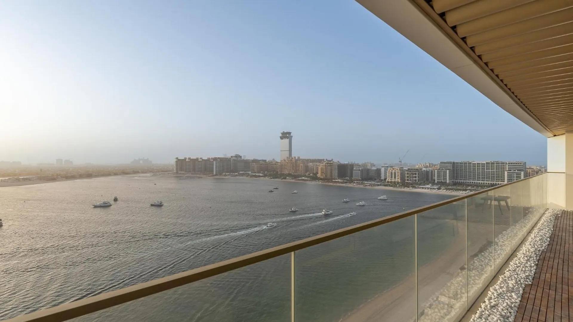Grand Bleu I Private Beach I Palm Jumeirah, Sea & Sky Views I Infinity Pool I Ps5 I By Skyline Serenity Dubai Apartment