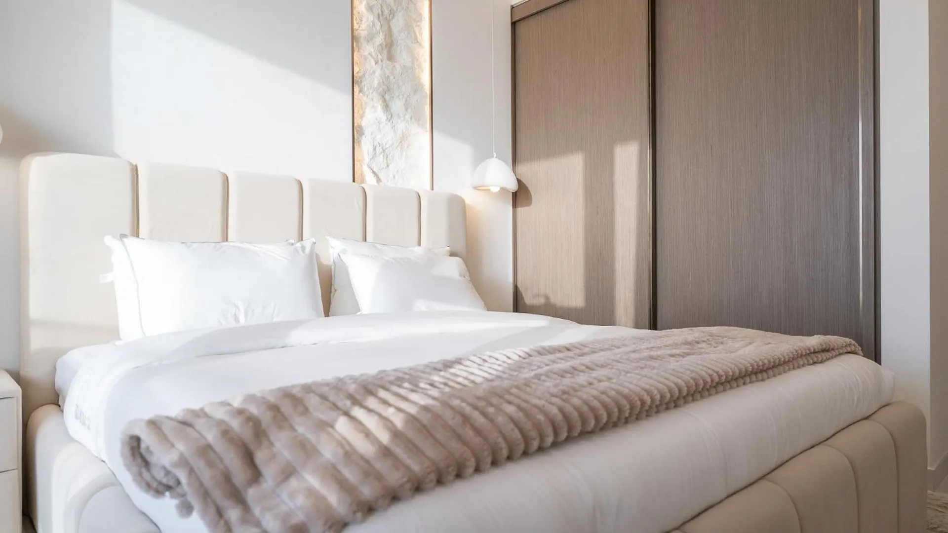 Grand Bleu I Private Beach I Palm Jumeirah, Sea & Sky Views I Infinity Pool I Ps5 I By Skyline Serenity Dubai United Arab Emirates